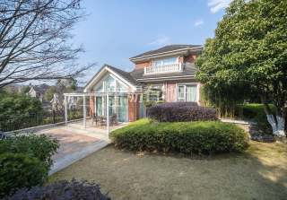 绿城七里香溪 4室2厅4卫 357.46m² 2200万