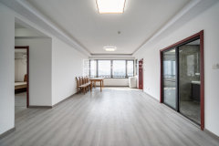 秦忆荣府南区 3室2厅2卫 110.00m² 130万