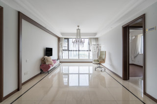 中天富春诚品二期 4室2厅2卫 114.85m² 165万