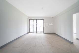 秦忆荣府南区 4室2厅2卫 160.00m² 176万
