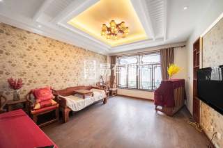 九龙一号 4室2厅4卫 330.00m² 500万