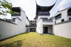 绿城富春玫瑰园 4室2厅5卫 315.00m² 900万