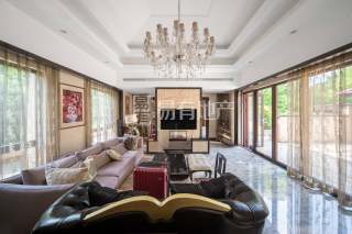 悦山雅苑 4室2厅2卫 285.00m² 1480万