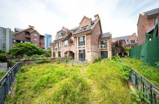 富春红郡(别墅) 3室2厅4卫 325.00m² 690万