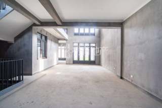 绿城富春玫瑰园 4室2厅3卫 221.00m² 840万