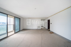 秦忆荣府南区 4室2厅2卫 160.00m² 185万