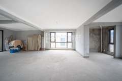 金汇首府 4室2厅2卫 130.14m² 240万