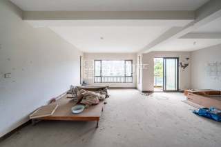 逸城(公寓住宅) 4室2厅3卫 214.00m² 279万