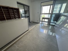 秦忆荣府南区 4室2厅3卫 160.00m² 1800元/月
