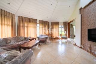 绿城七里香溪 5室3厅3卫 277.01m² 1800万