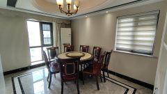 万科容大金色家园 4室2厅3卫 114.85m² 2600元/月