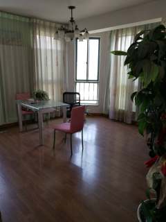 云河福邸 4室2厅2卫 175.00m² 3500元/月