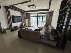 容大五环城市花园 4室2厅2卫 160.00m² 2500元/月