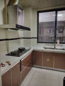 梓树花苑 1室 121.94m² 2300元/月