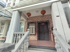 山水华庭 5室2厅3卫 296.80m² 5000元/月