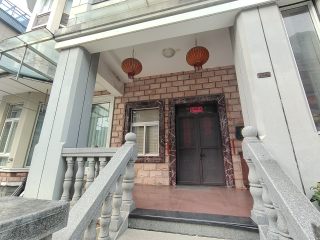 山水华庭 5室2厅3卫 296.80m² 4500元/月