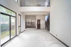 野风山小镇 4室2厅4卫 318.00m² 750万
