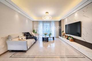 银湖新语公寓 4室2厅2卫 128.41m² 230万