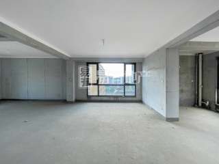 金汇首府 3室2厅2卫 130.14m² 240万