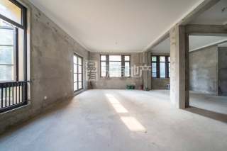 九龙仓雍景山(别墅) 5室2厅2卫 323.12m² 880万