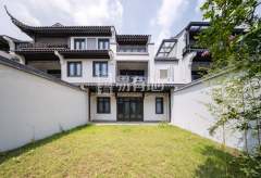 绿城富春玫瑰园 4室2厅4卫 252.16m² 768万