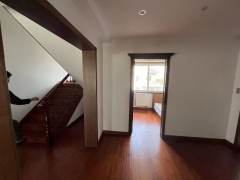 山水华庭 4室2厅3卫 199.68m² 500万