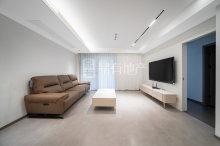 秦忆荣府南区 4室2厅2卫 160m² 244万