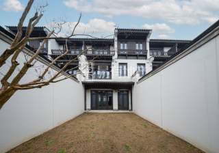 绿城富春玫瑰园 4室2厅4卫 196.00m² 469万