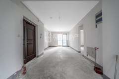 秦忆荣府北区 3室2厅2卫 123m² 148万