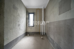 绿城富春玫瑰园 8室2厅3卫 518.00m² 3080万