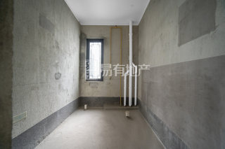 绿城富春玫瑰园 8室2厅3卫 518.00m² 3080万