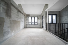 绿城富春玫瑰园 4室2厅3卫 250m² 695万