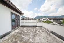 绿城富春玫瑰园 5室2厅3卫 375m² 1800万