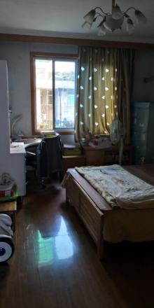 富春街道 3室2厅2卫 124.47m² 200万