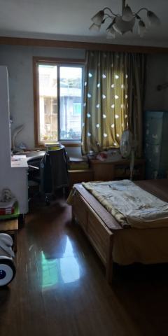 富春街道 3室2厅2卫 124.47m² 200万