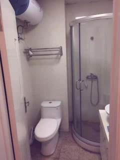 大润发 1室1卫 34m² 1500元/月