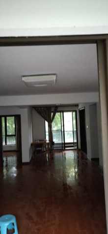 飞虹丁香花园 3室2厅2卫 133.9m² 305万