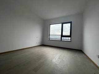 宝龙广场 3室2厅2卫 103.00m² 180万