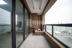 复城国际 4室2厅2卫 144m² 238万