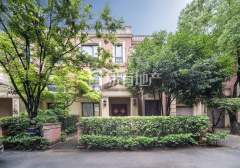 野风山小镇 4室2厅4卫 300.24m² 798万