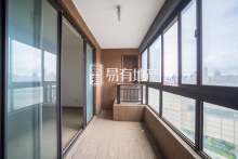 复城国际 4室2厅2卫 180m² 330万