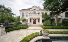 绿城富春玫瑰园 5室2厅4卫 409.00m² 2300万