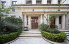 绿城富春玫瑰园 4室2厅3卫 238.00m² 600万