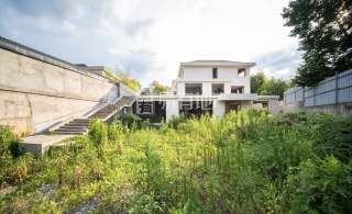 富春泉水湾(别墅) 8室4厅8卫 645.00m² 2900万
