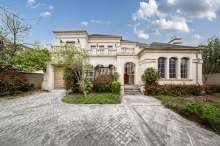 绿城富春玫瑰园 4室2厅3卫 391.12m² 2000万