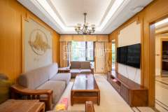 野风山小镇 6室2厅6卫 299.79m² 550万