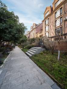 富春红郡 4室2厅3卫 216.83m² 350万