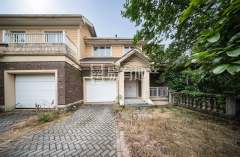 绿城七里香溪 5室3厅4卫 249.00m² 800万
