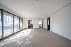 秦忆荣府南区 4室2厅3卫 142.00m² 170万