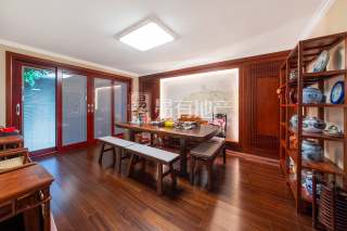 秀水山庄 4室2厅2卫 266.38m² 1000万